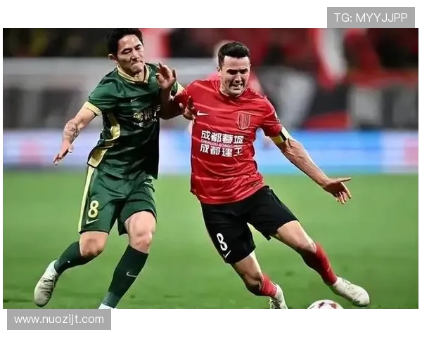 周定洋第65分钟抬脚过高犯规染黄引发比赛激烈争议